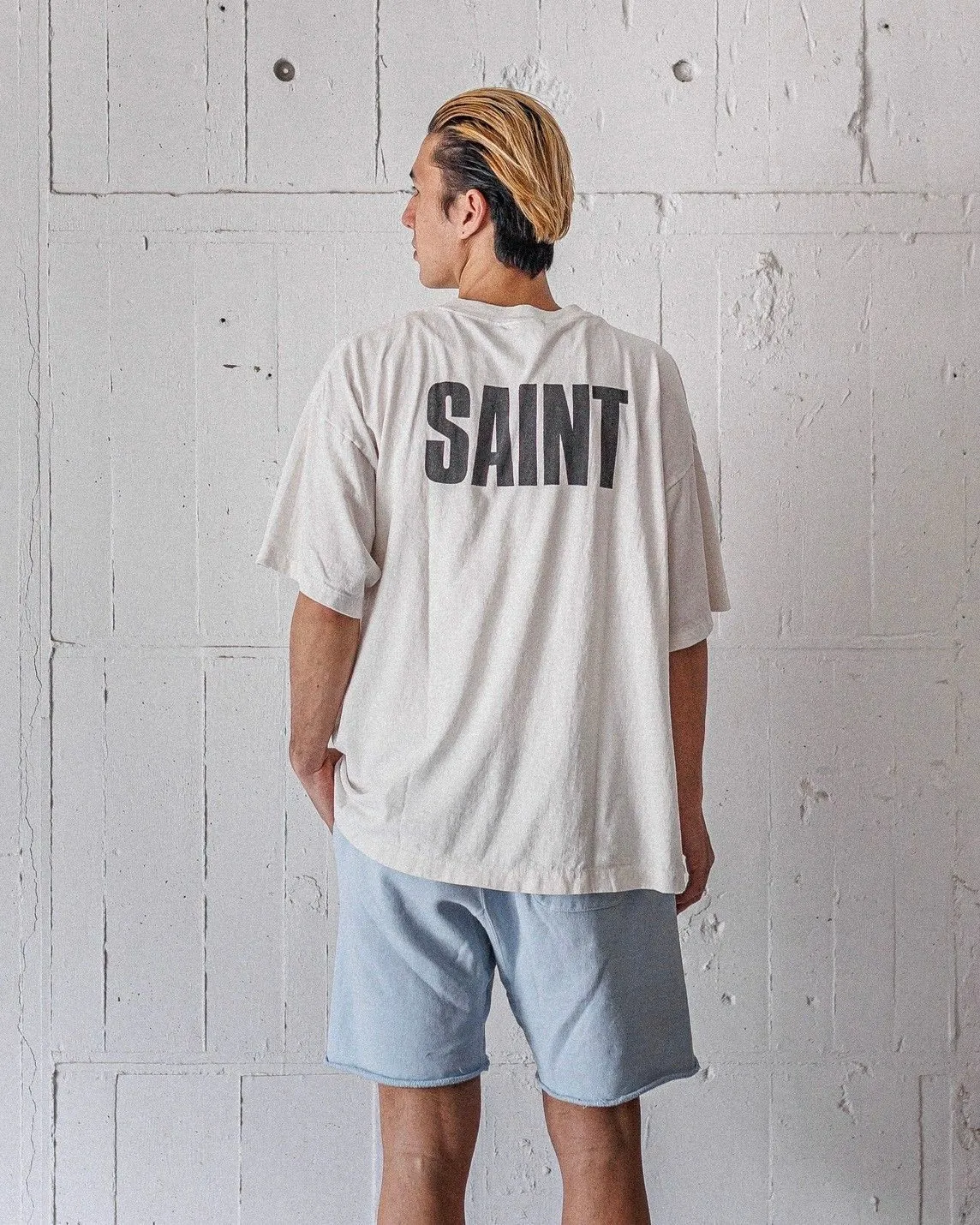 SAINT Mxxxxxx × FRIENDS FRD_SS TEE/FRIENDS/WHT American TV series Friends co-branded short-sleeves White stills TEE Beige S-XL Ready-made garments washed and distressed The top domestic printing factory God restored the correct accessories Friends co-branded wash mark Top purchasing level